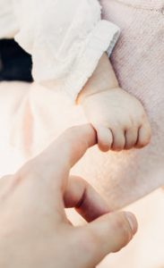 婴儿奶粉真假怎么辨别:渠道、包装和追溯信息一起查